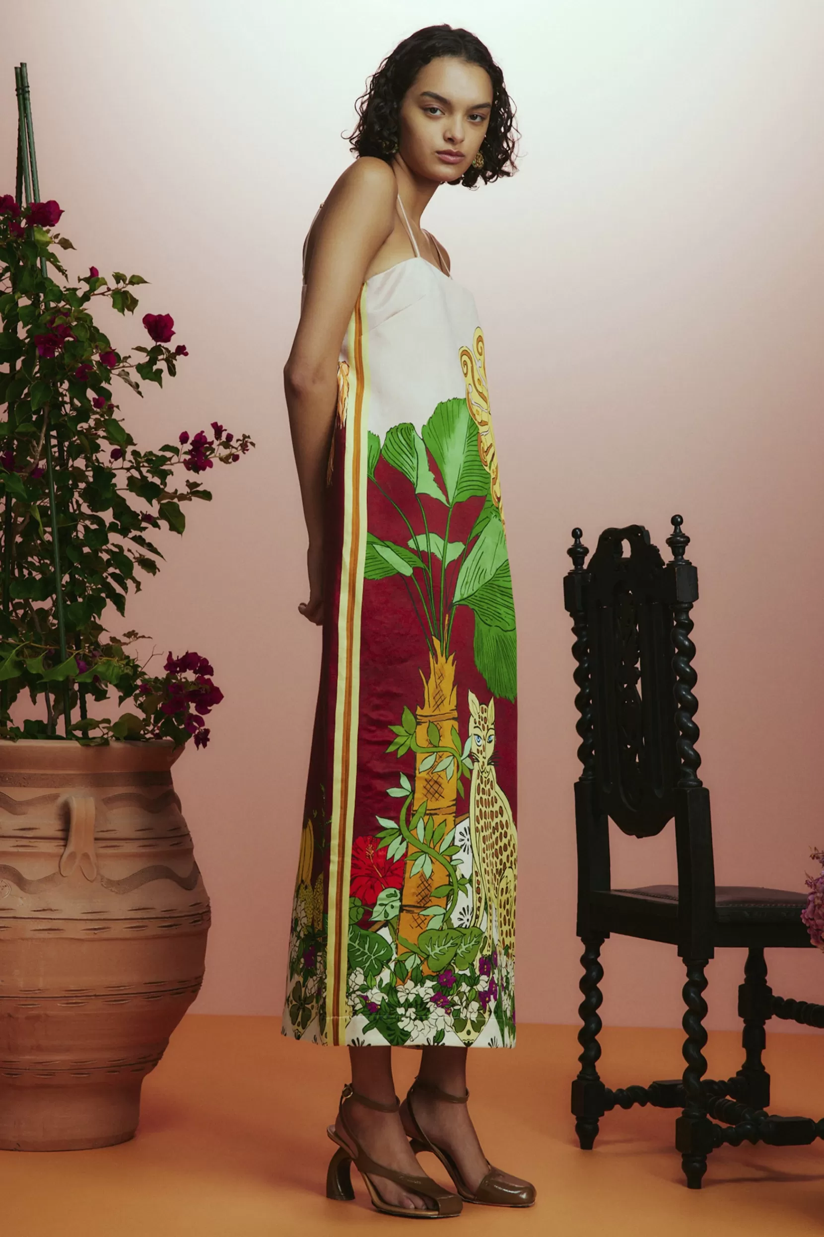 Robe Tigre Alemais Élégante - Motifs Colorés Vibrants - Prix Doux 

(：，。