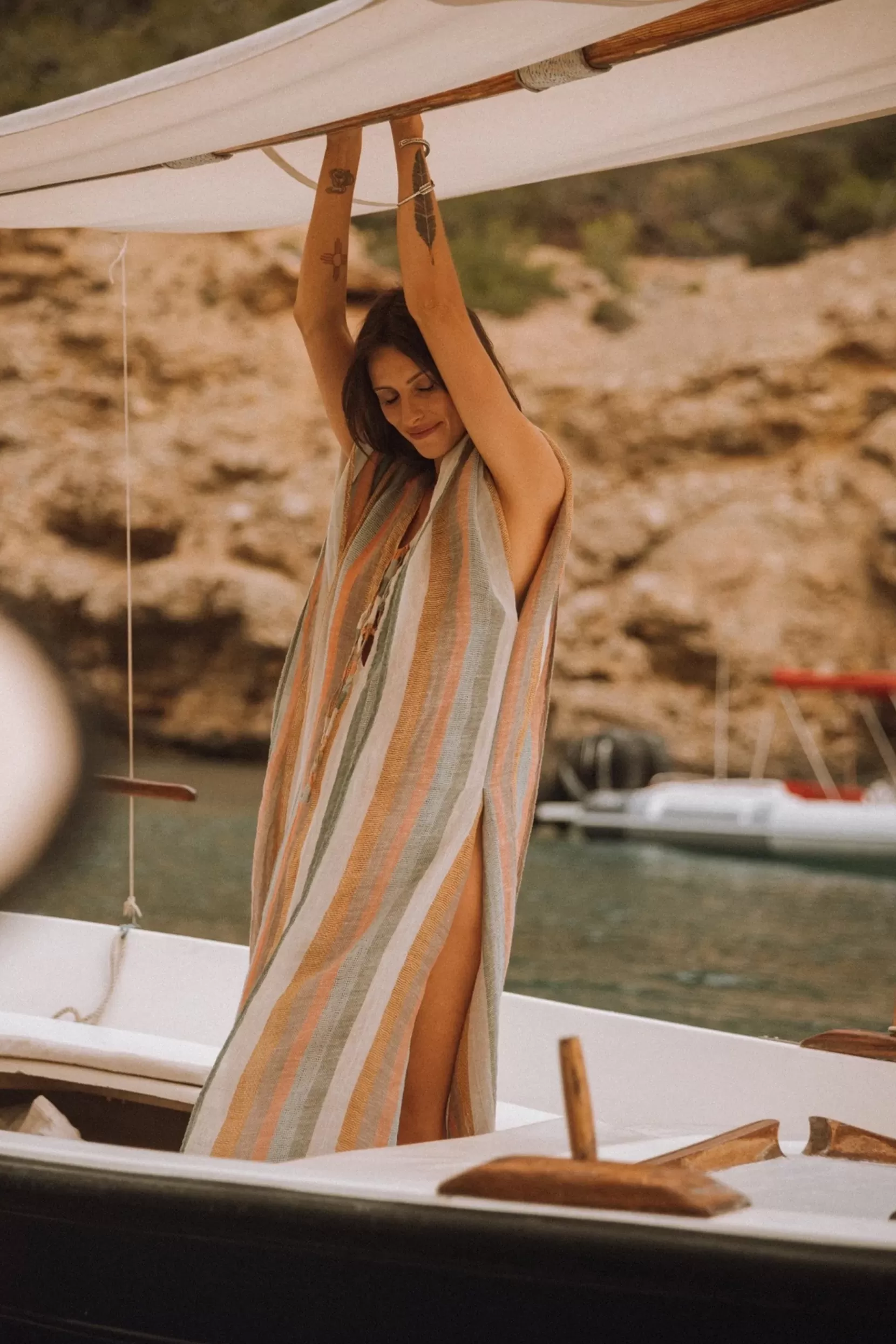 Élégant Caftan d'Été Estilo Emporio - Robe Fluide en Vente Exclusive