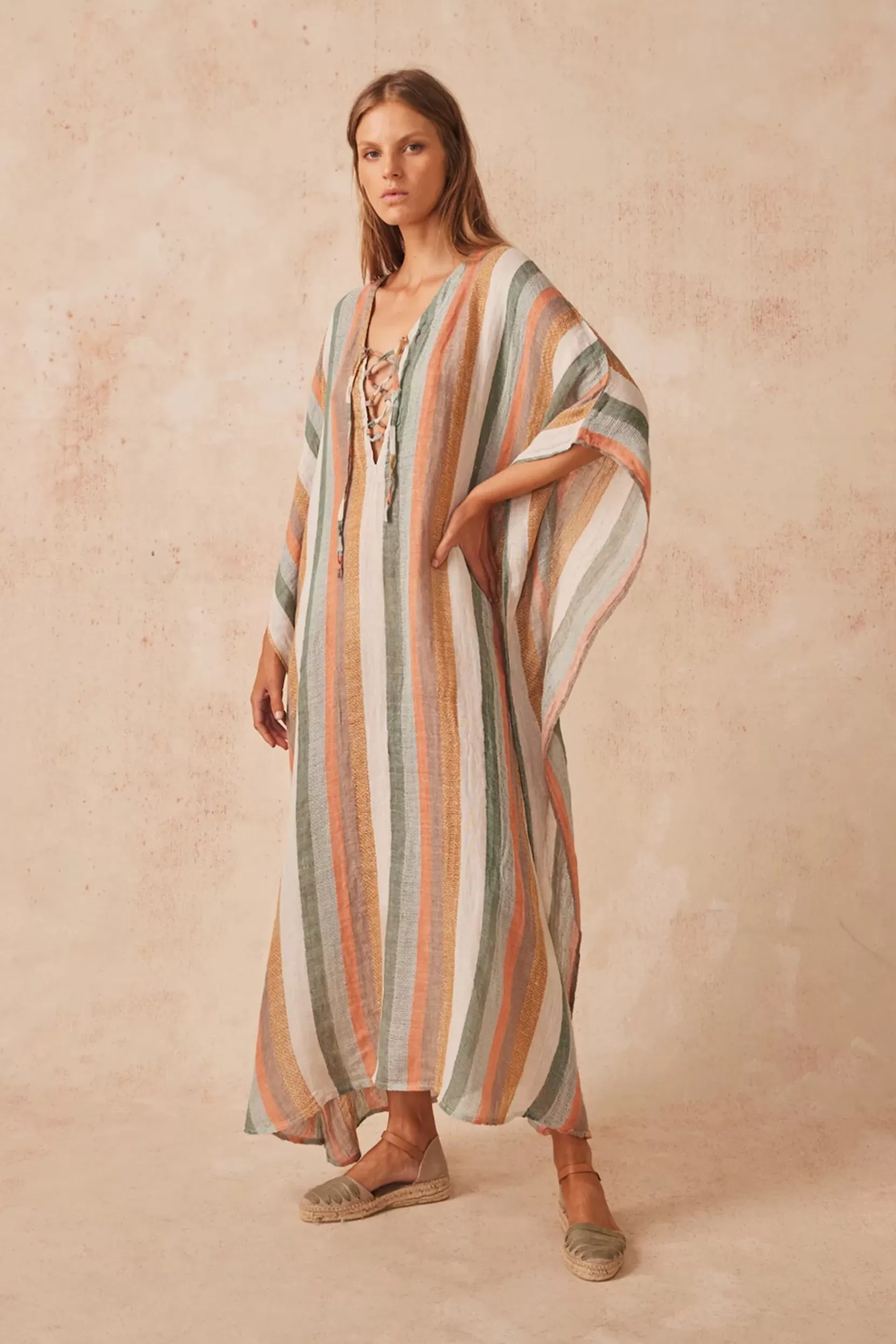 Élégant Caftan d'Été Estilo Emporio - Robe Fluide en Vente Exclusive