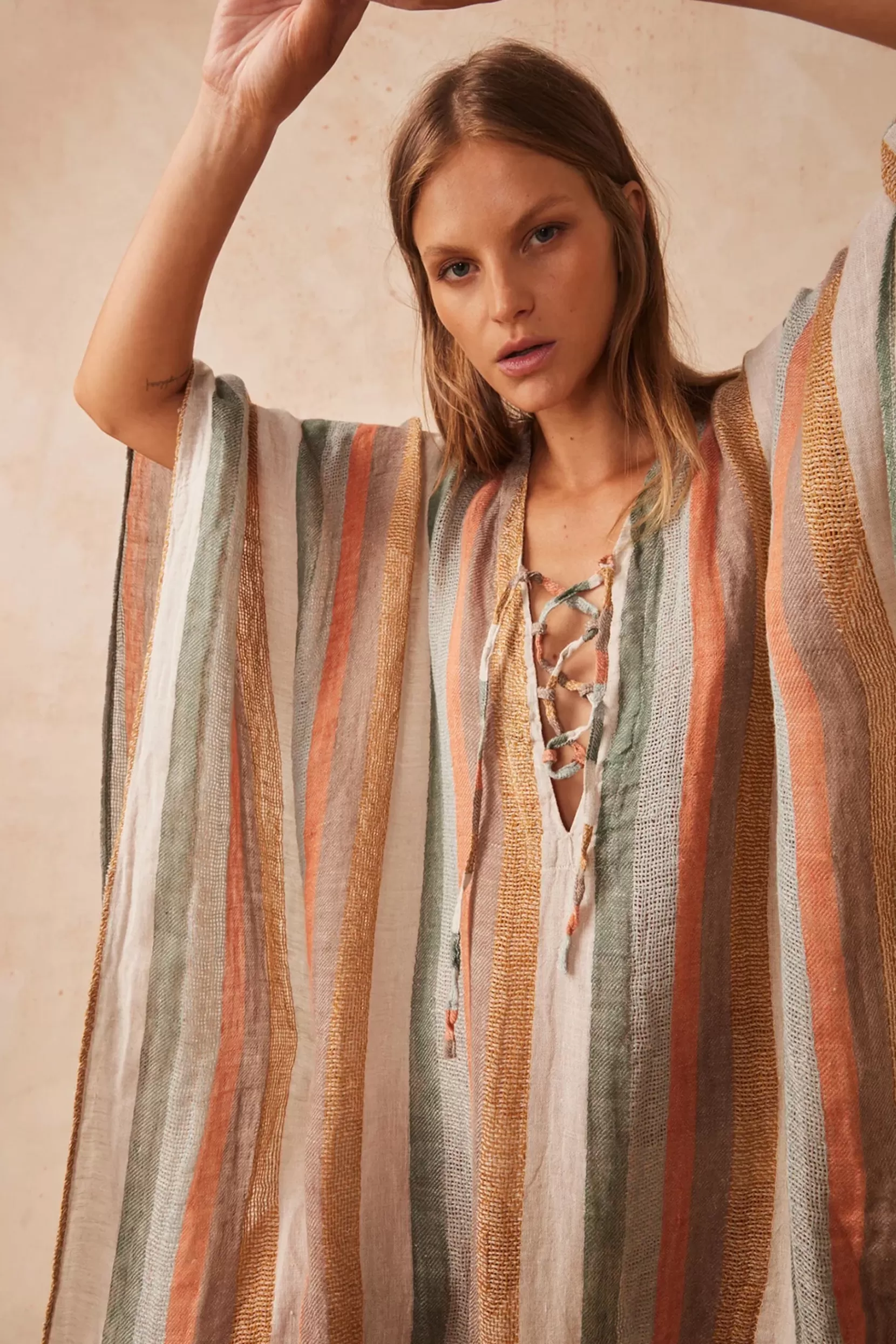 Élégant Caftan d'Été Estilo Emporio - Robe Fluide en Vente Exclusive