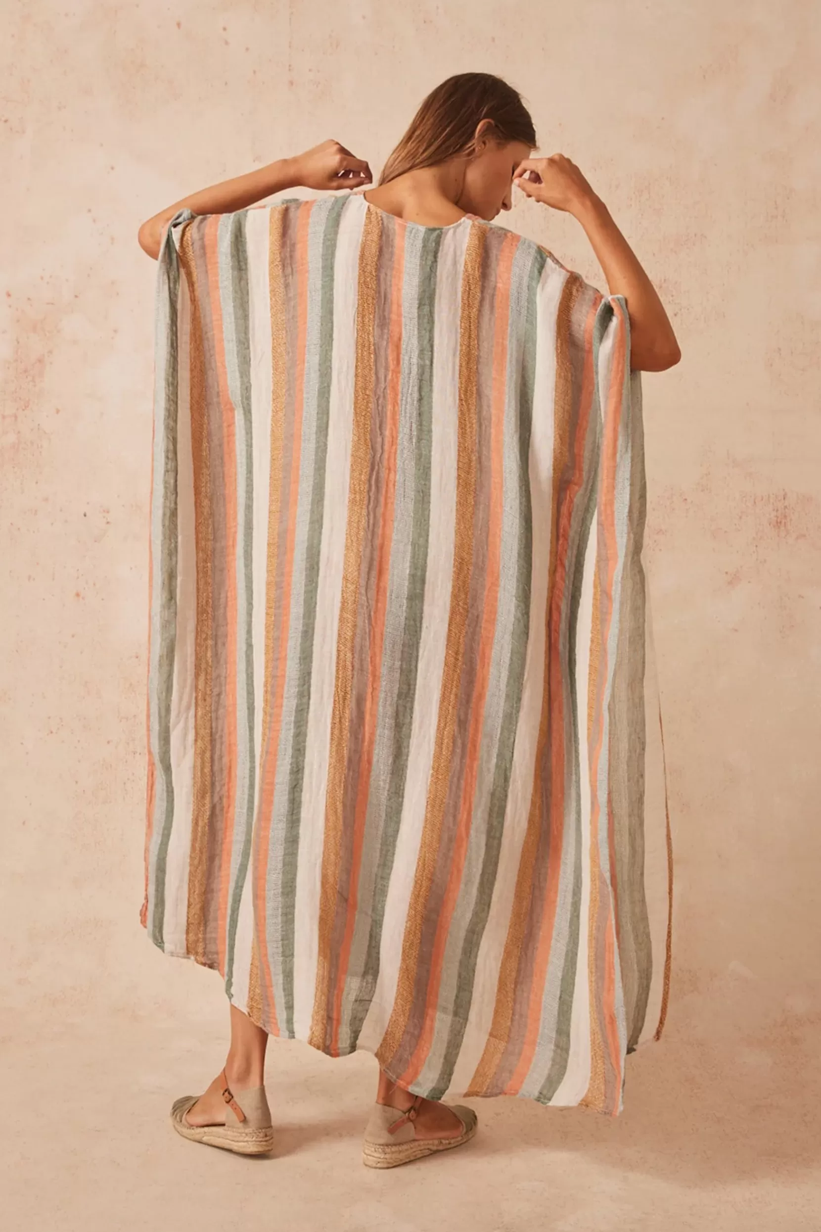Élégant Caftan d'Été Estilo Emporio - Robe Fluide en Vente Exclusive