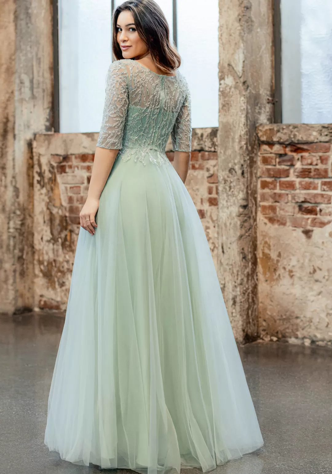 Robe élégante vert clair à manches par Christian Koehlert | Collection printanière Store TP