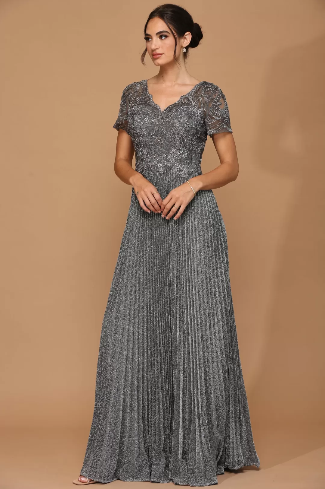 Robe de soirée argentée à manches courtes ajustées - Élégance brillante par TP Kjoler
