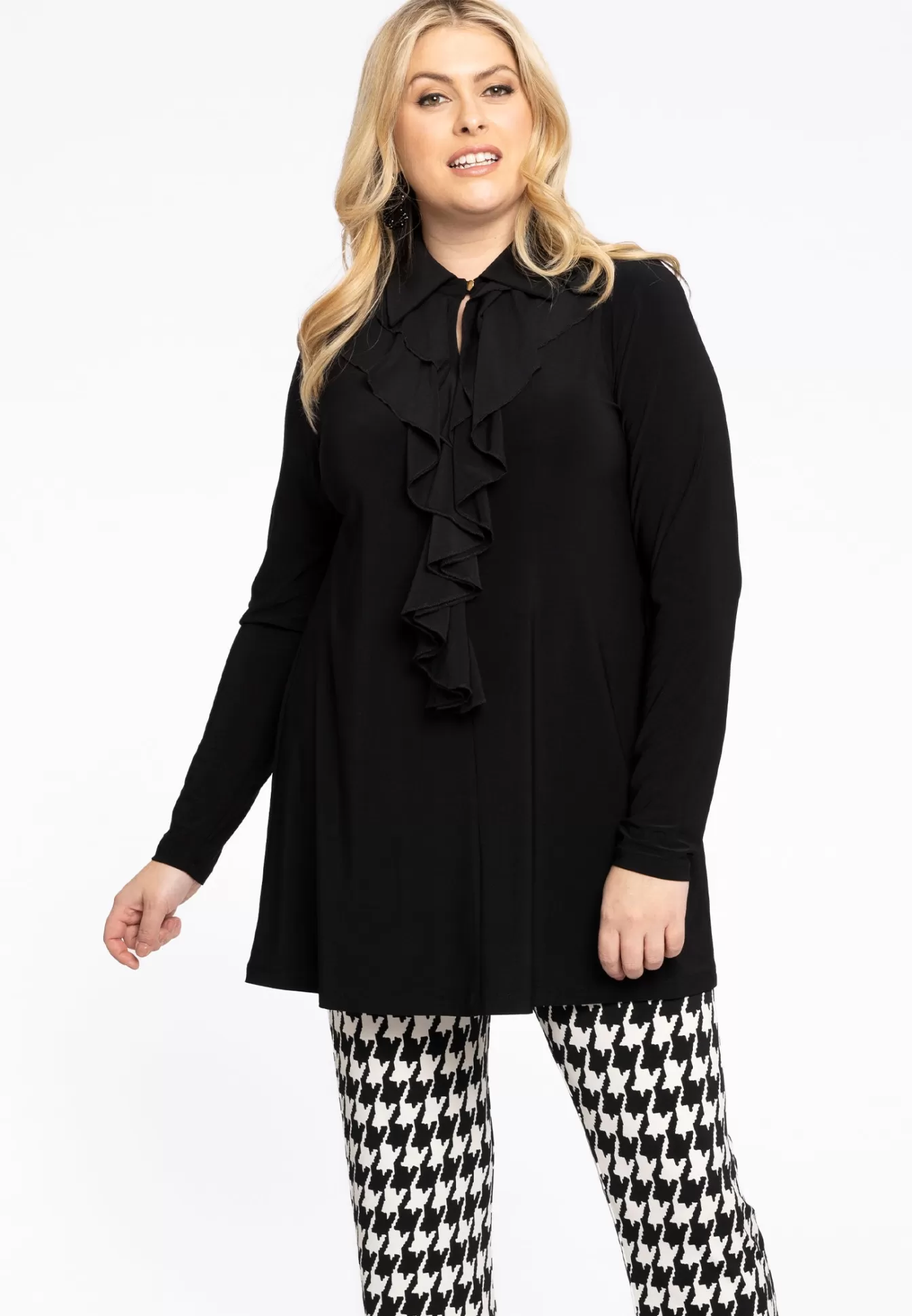 Robe sophistiquée YOEK à plissés artistiques - Noir Dolce, pièce intemporelle pour élégance quotidienne